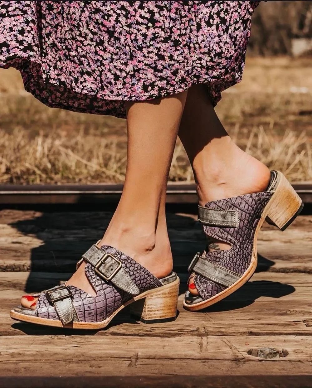 Freebird by Steven Caprice Leather Sandal in Purple Croco Size 8